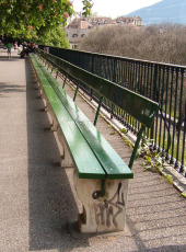 Is the world's longest bench in Geneva?