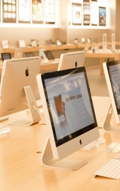 Apple store. Image credit: pcruciatti / Shutterstock.com