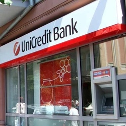 Hackers steal information on 400,000 customers of Italy’s biggest bank